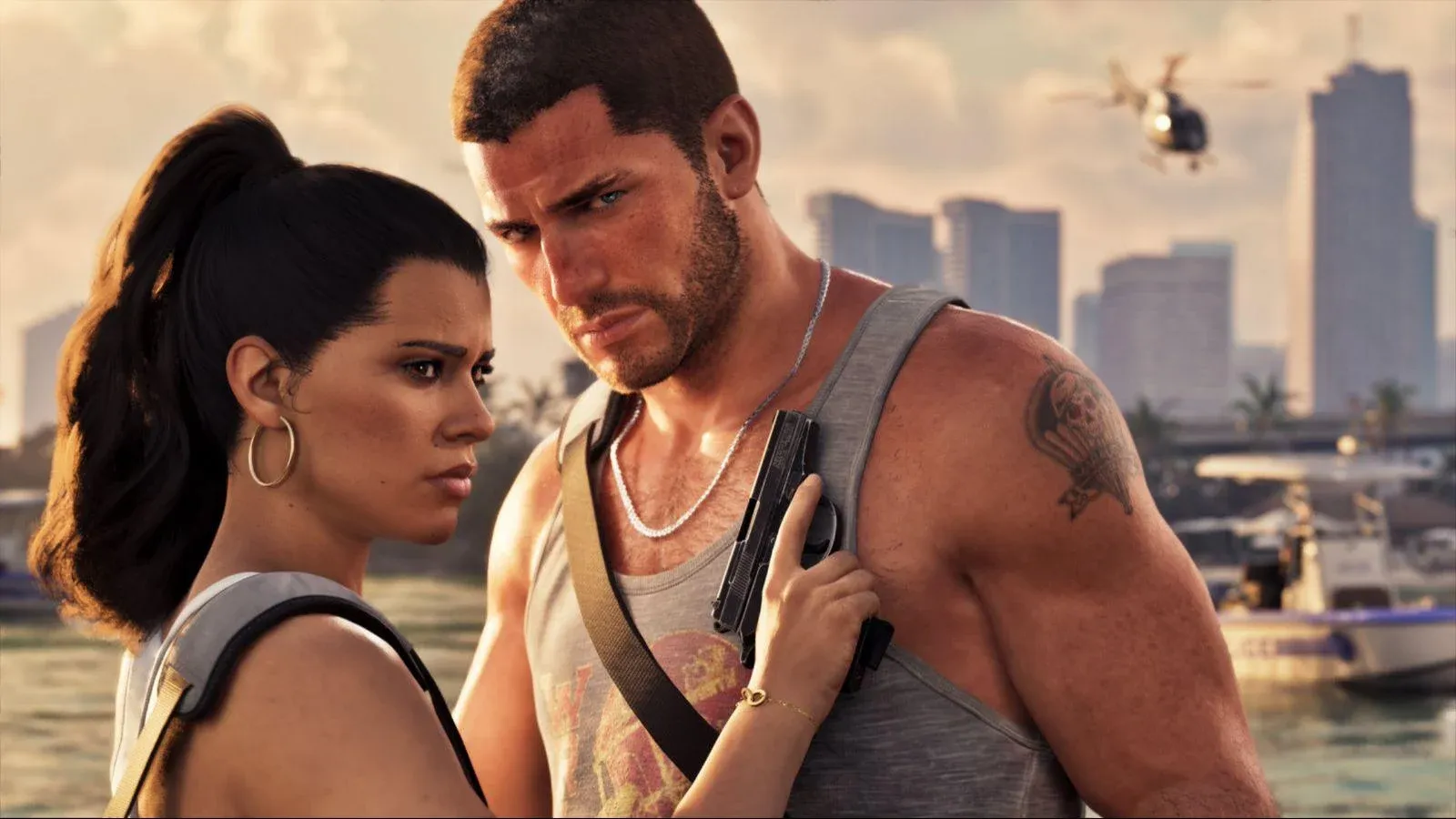 Lucia et Jason, côte à côte, devant la baie de Vice City avec l’hélicoptère de la police et un bateau.